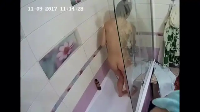 فیلم دوربین مخفی حمام دو تا دختر زیبای روس