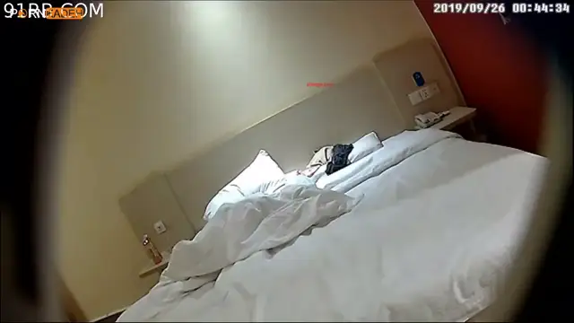 فیلم دوربین مخفی دختر ایرانی جذاب تنها تو هتل که خود ارضایی میکنه