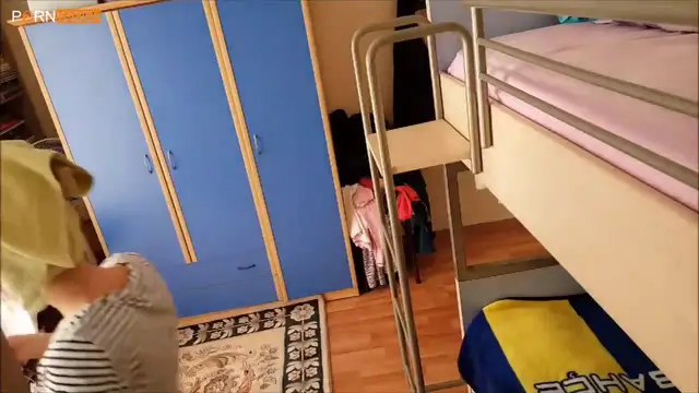 فیلم دوربین مخفی از لخت شدن و لباس پوشیدن دختر دانشجو