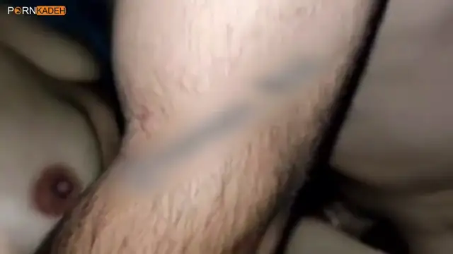 فیلم سکس مرد بیغرفت که دوستش با زنش سکس میکنه و میگه باید یک ساعت زن منو بگایی