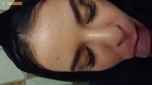 ساک زدن کیر و خوردن آب کیر دختر دانشجو تو دانشگاه