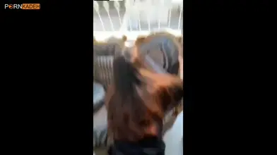 سکس خانگی داگی استایل جلوی پنجره اه و ناله میکنه